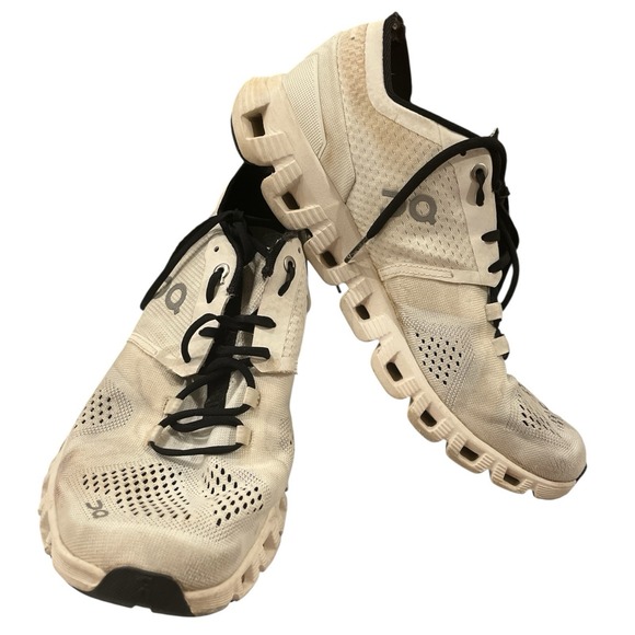 On Cloud Cloud Tec Helion White Running Shoes Women Sz‎ 8.5 Beater Worn Sneaker - Picture 1 of 10